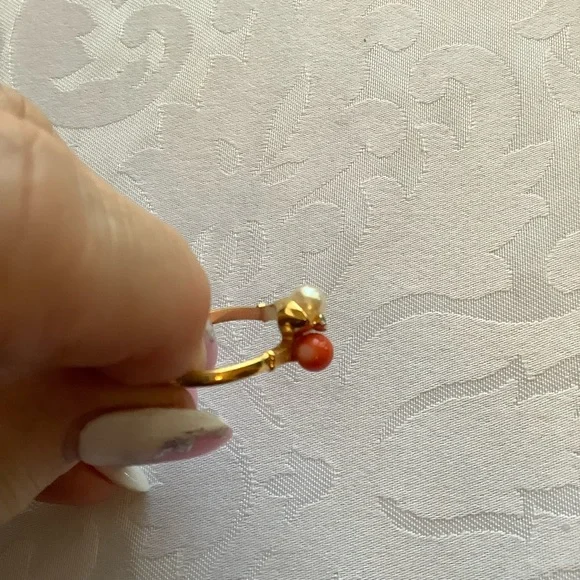Antique 18Kt Gold Pearl, Coral, Diamond ring Size9 - Picture 7 of 10